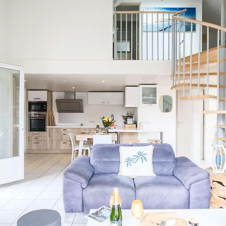 Maison Avec Piscine Collective A 100m Des Plages Pour 6 Personnes Biscarrosse